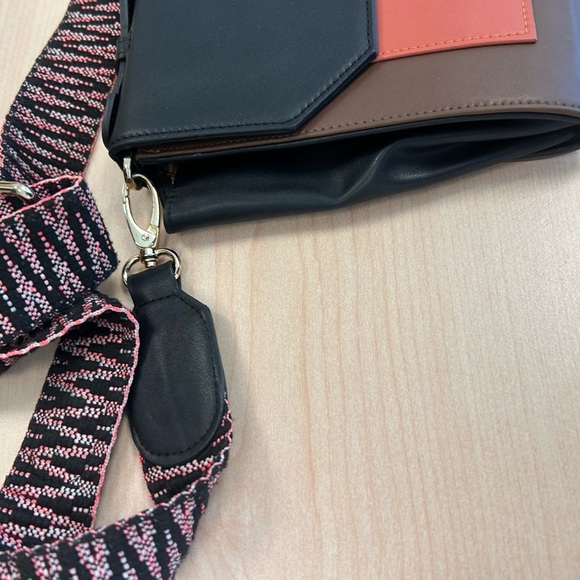 Thale Blanc NWOT Women's Multi-Color Crossbody Bag leather bag - Lux brand - Picture 3 of 16